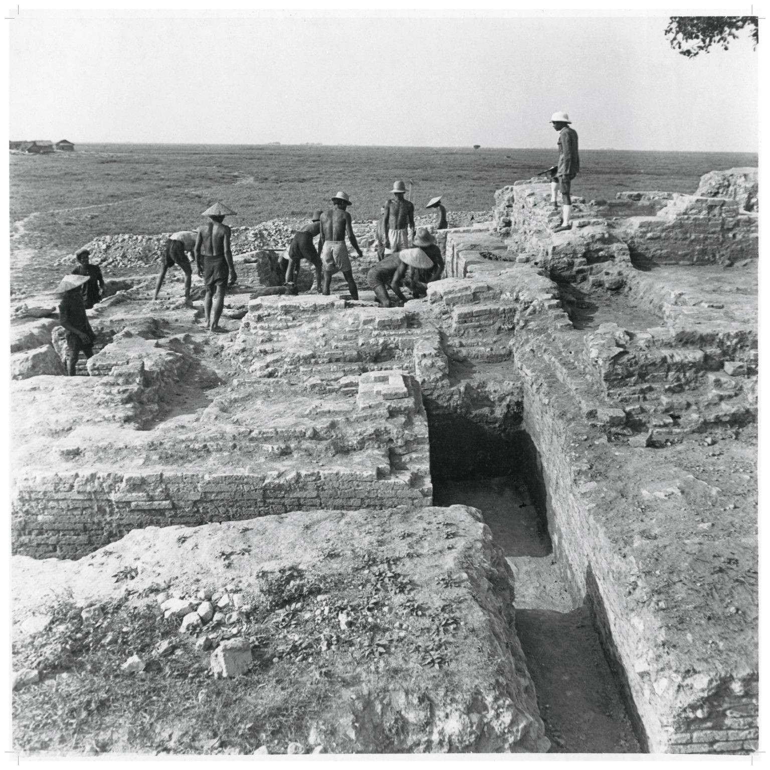 Mise au jour des vestiges d’un site préangkorien à Oc-èo dans le delta du Mékong